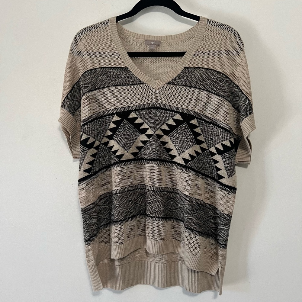 J.Jill Chevron-herringbone Aztec/Tribal print lightweight pullover top.
